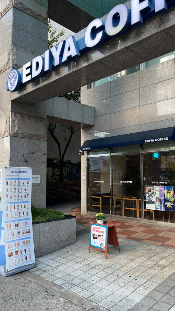 Entrance path near Ediya Coffee to Gwangan station restaurant Busendong