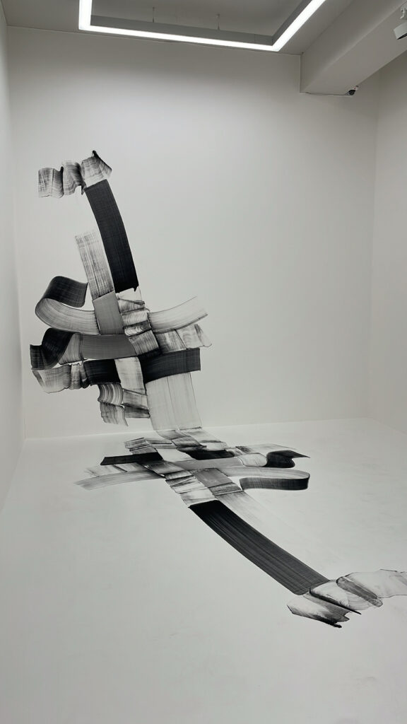 Lee Bae site-specific wall and floor brushstroke artwork at Johyun Gallery Busan