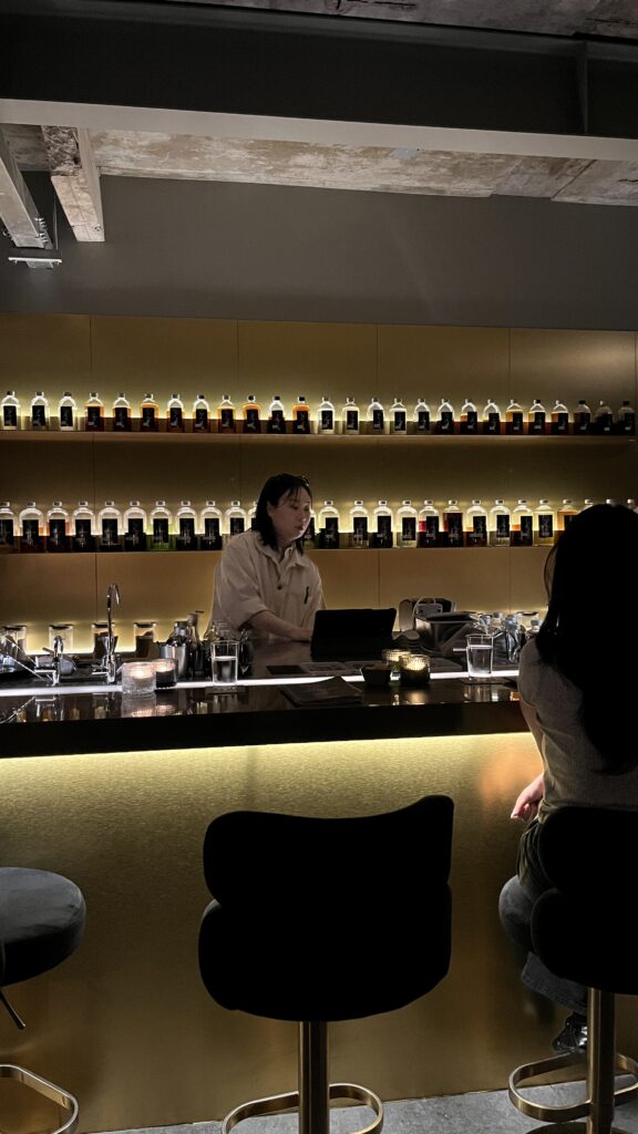 Busan Cocktail Bar Corduroy Fellaz - 15. three-bartenders