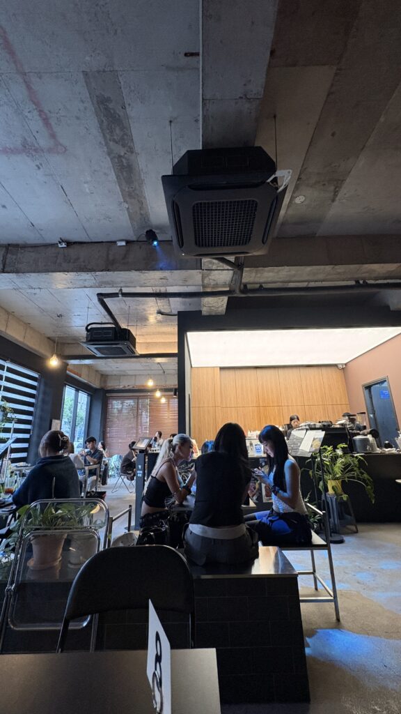 Unbent Coffee Busan - 20. Spacious indoor seating for visitors