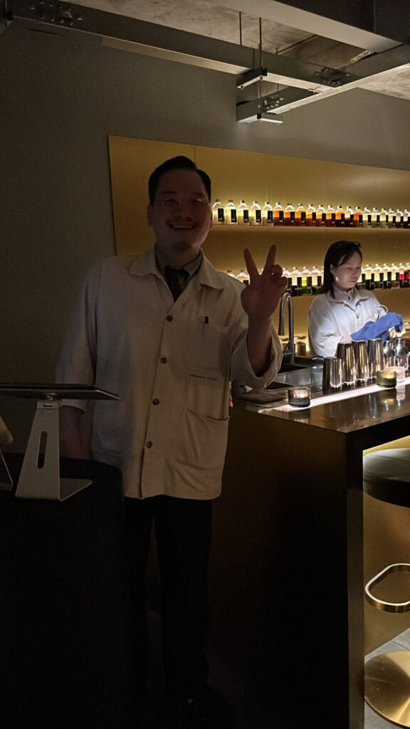 Busan Cocktail Bar Corduroy Fellaz - 33. friendly-owner-farewell