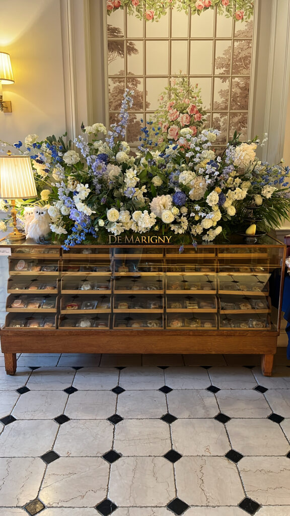 De Marigny Busan elegant floral table decor and interior