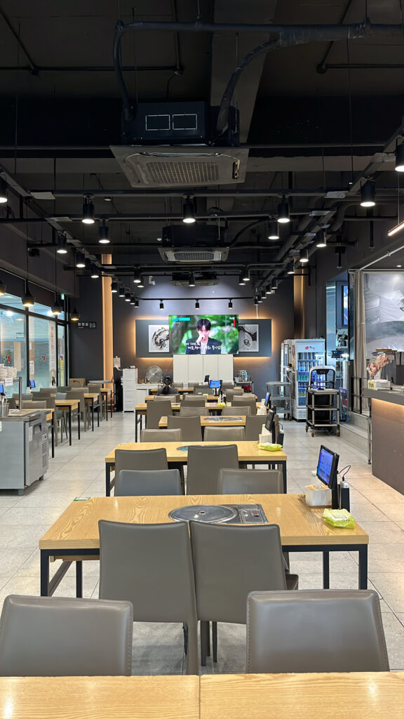 Spacious and clean main dining hall with well-arranged tables at Ebiga Jjamppong Centum