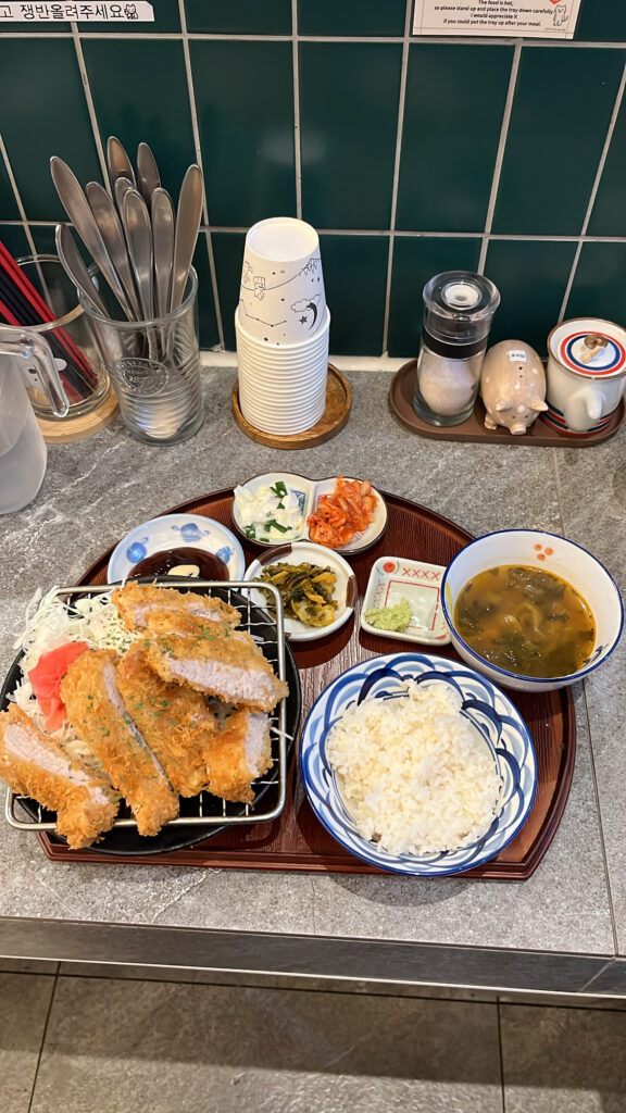 Crispy sirloin pork cutlet set (Deongshim Tonkatsu) at Katsu Mansion 10 Busan