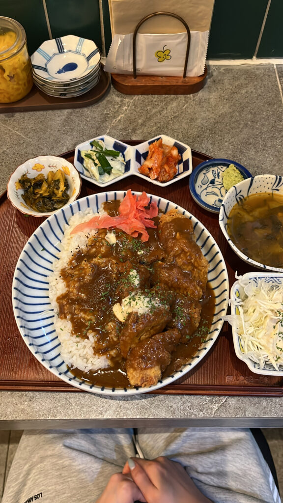 Generous portion of tonkatsu curry dish at Katsu Mansion 10 Busan