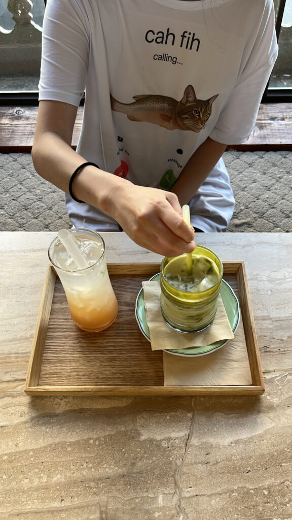Matcha latte and peach jelly ade served on a tray at Green Nomad Busan cafe