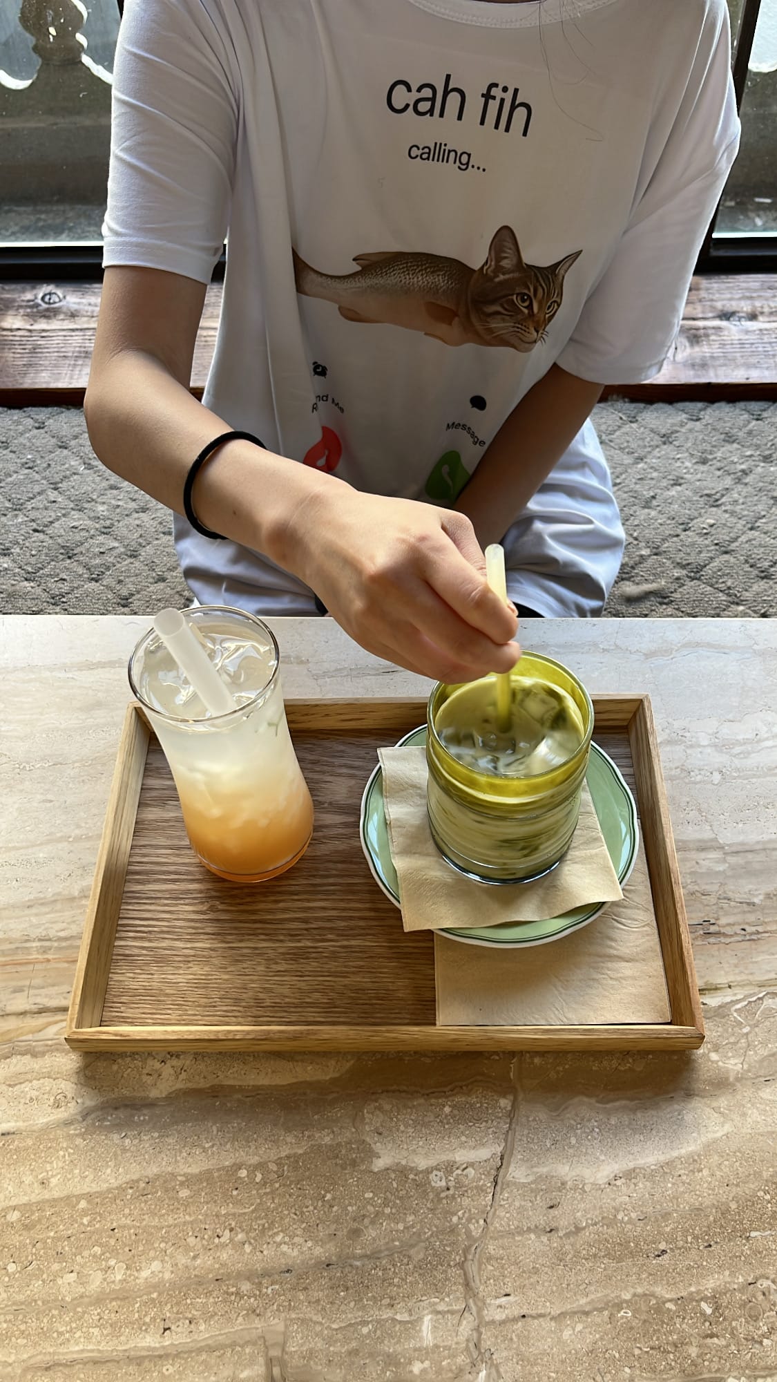 Matcha latte and peach jelly ade served on a tray at Green Nomad Busan cafe