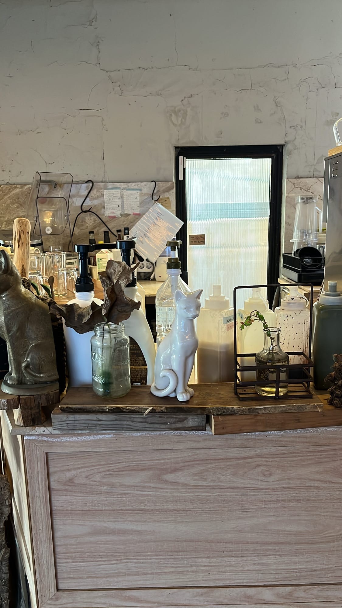 View of the beverage preparation and service area on the 1st floor with vintage decor at Green Nomad Busan
