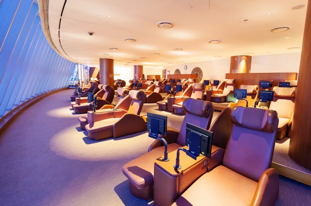 Relaxation lounge with leather reclining chairs at SpaLand Centum City Busan