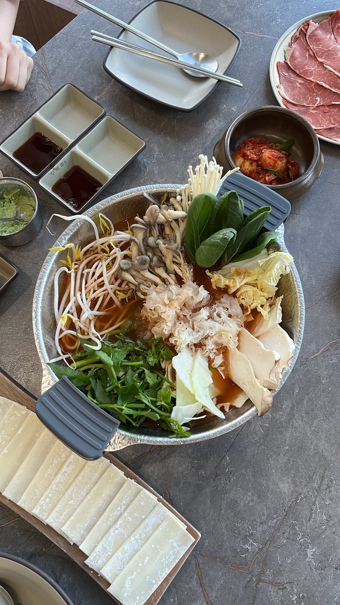 Jang Deuk Chun Shabu Kalguksu Busan: Songjeong Guide