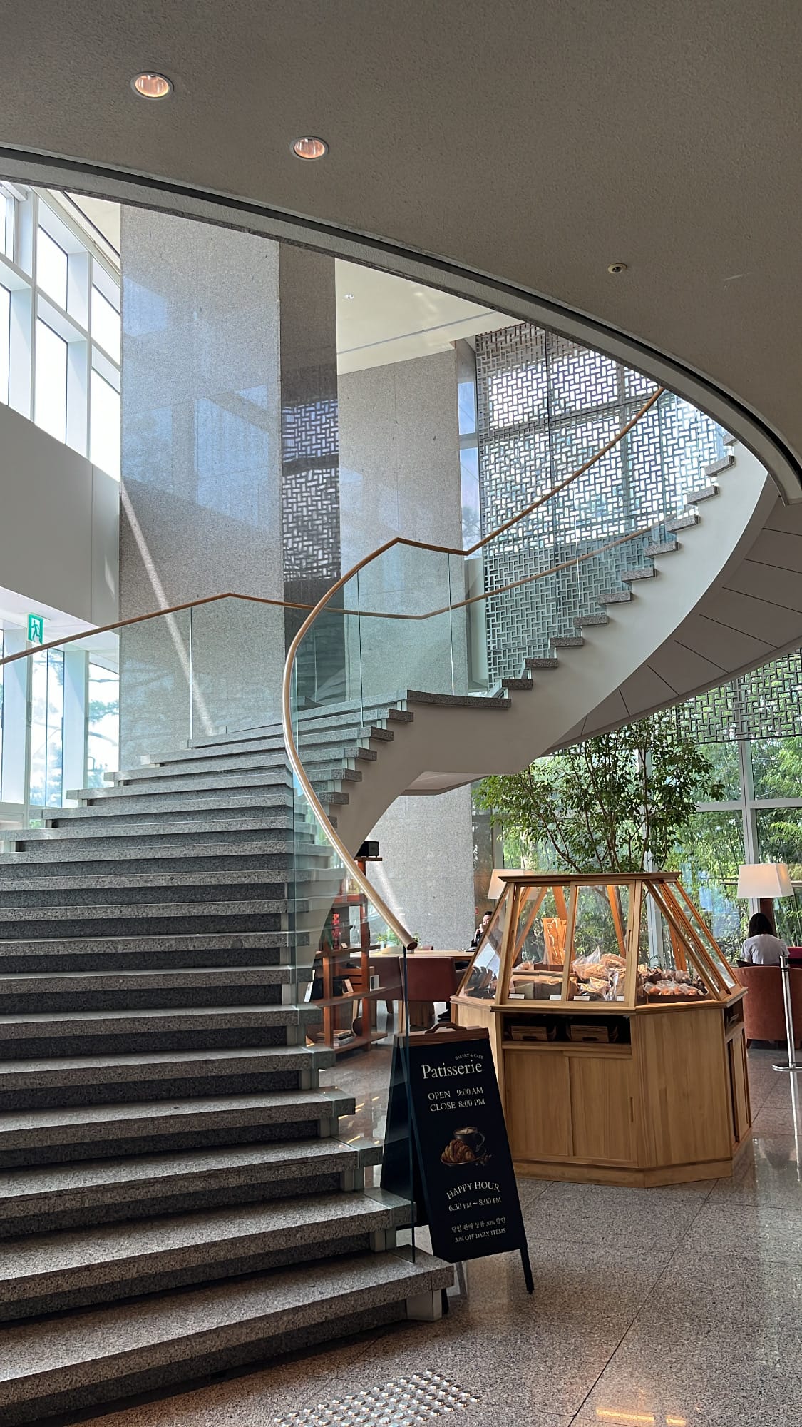 Patisserie Park Hyatt Busan: Luxury Bakery & Dessert Cafe