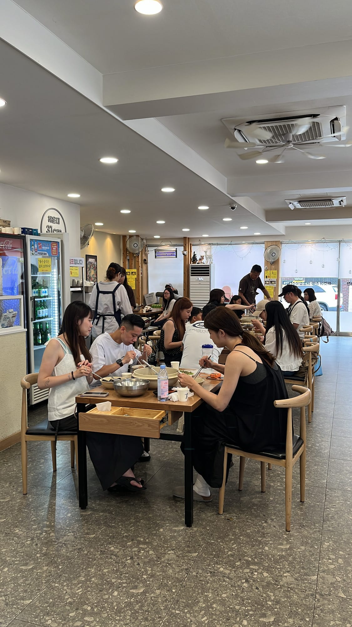 Bustling main dining hall filled with guests at Haeundae 31cm Seafood Kalguksu