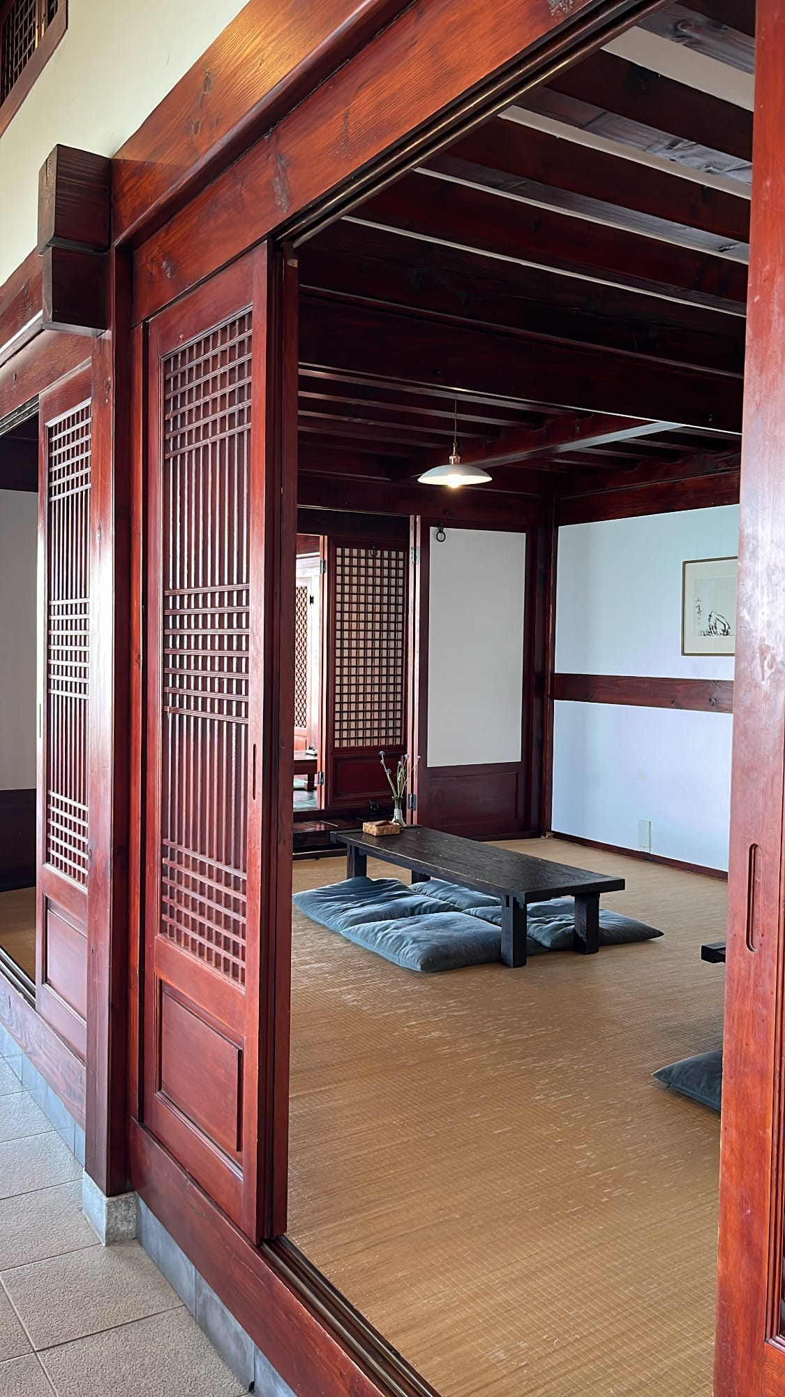 Traditional Korean style private rooms and wooden interior at Bibibidang