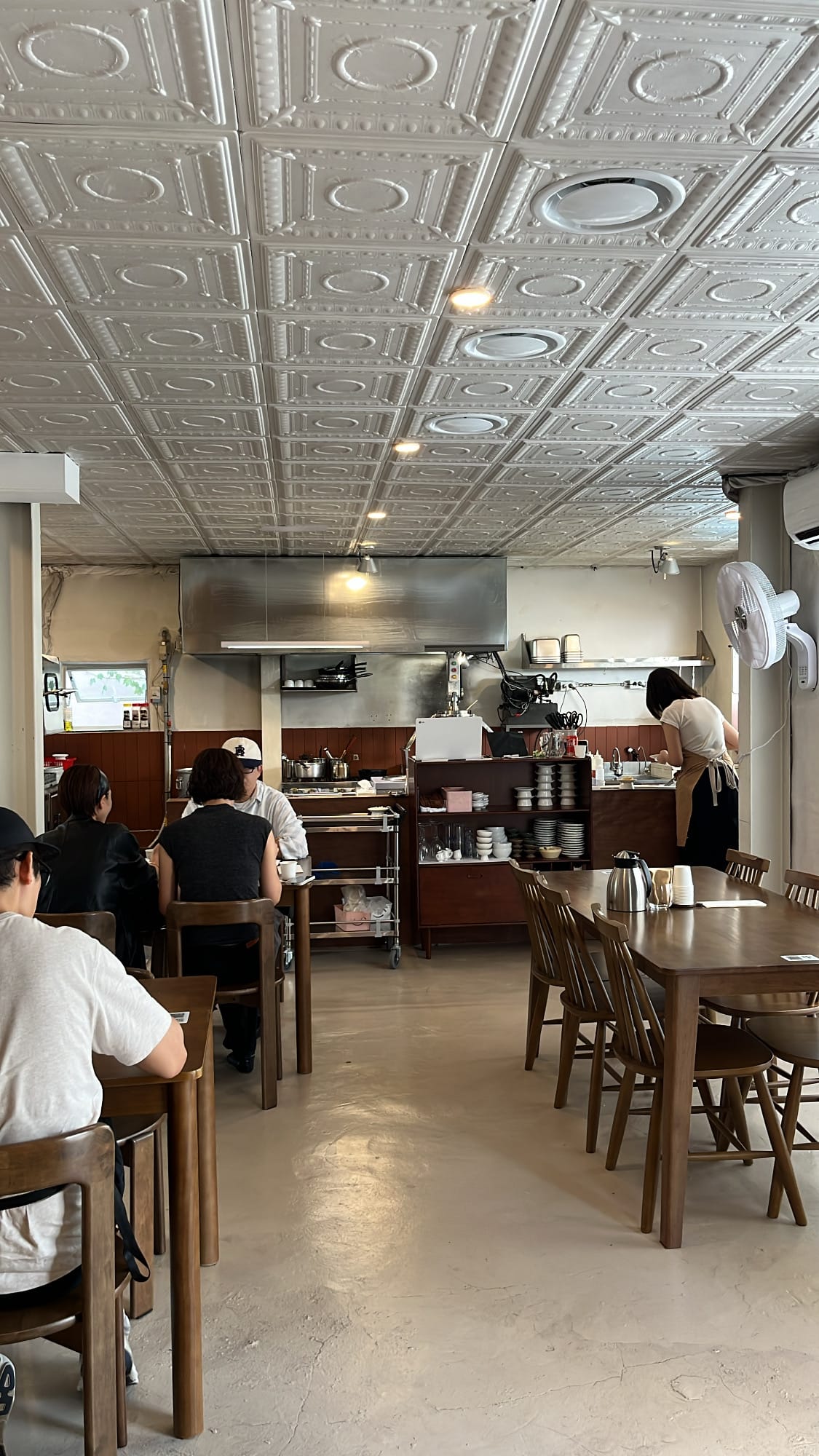 Quiet dining room at Yangkyungoak Busan arranged with five spacious wooden tables