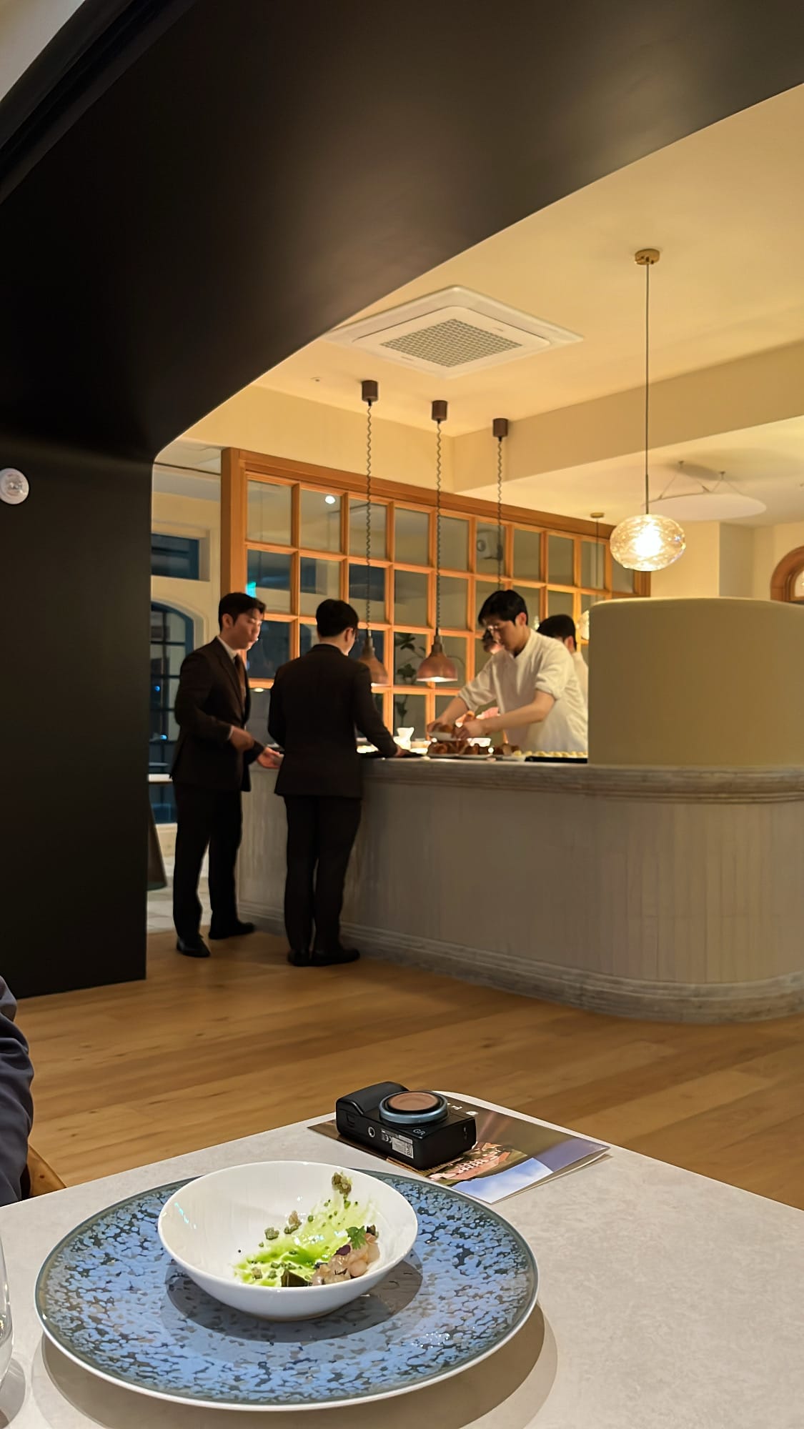 Ramsey Busan open kitchen and service counter
