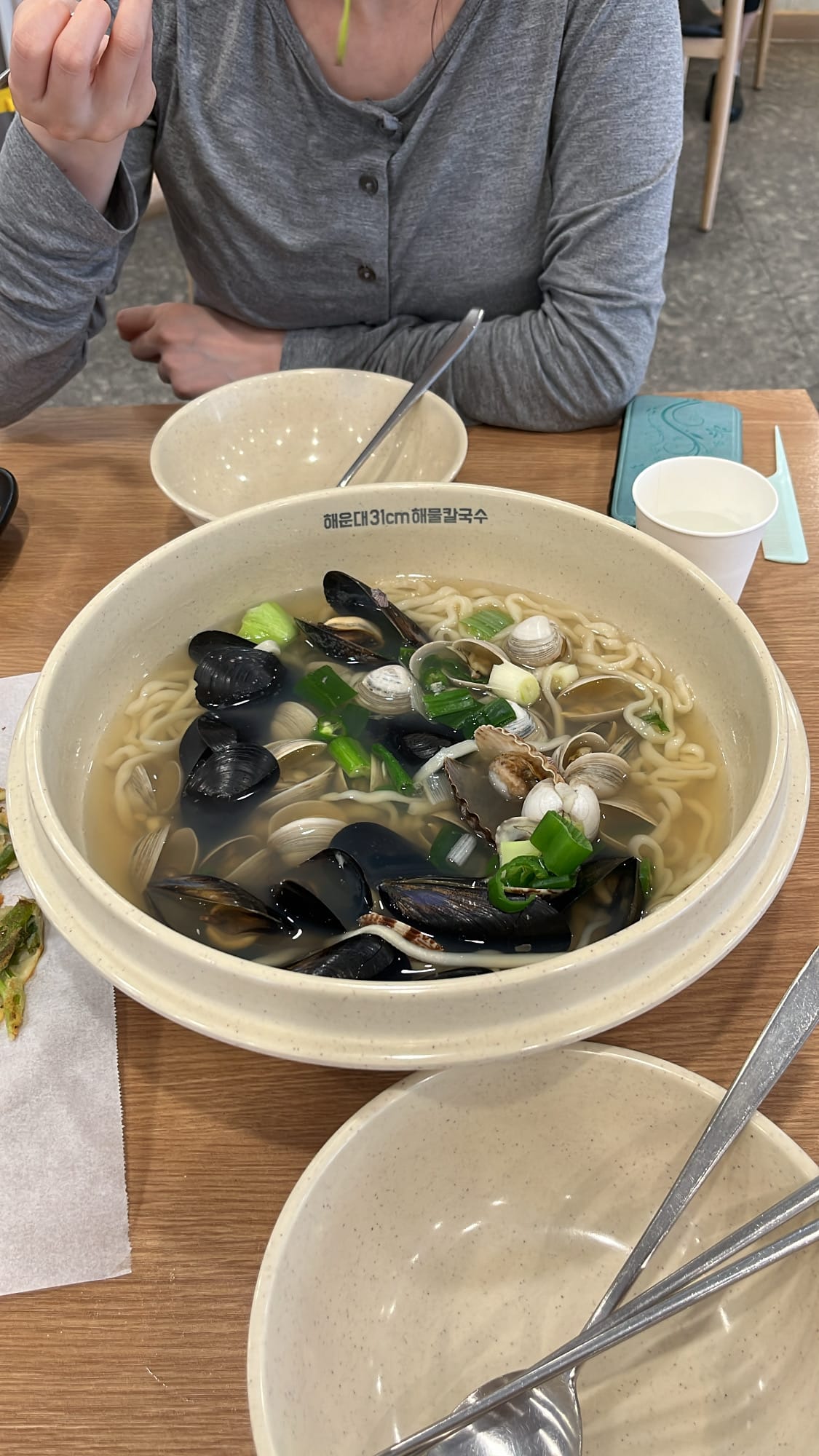 Huge 31cm bowl of clam and mussel seafood knife noodles