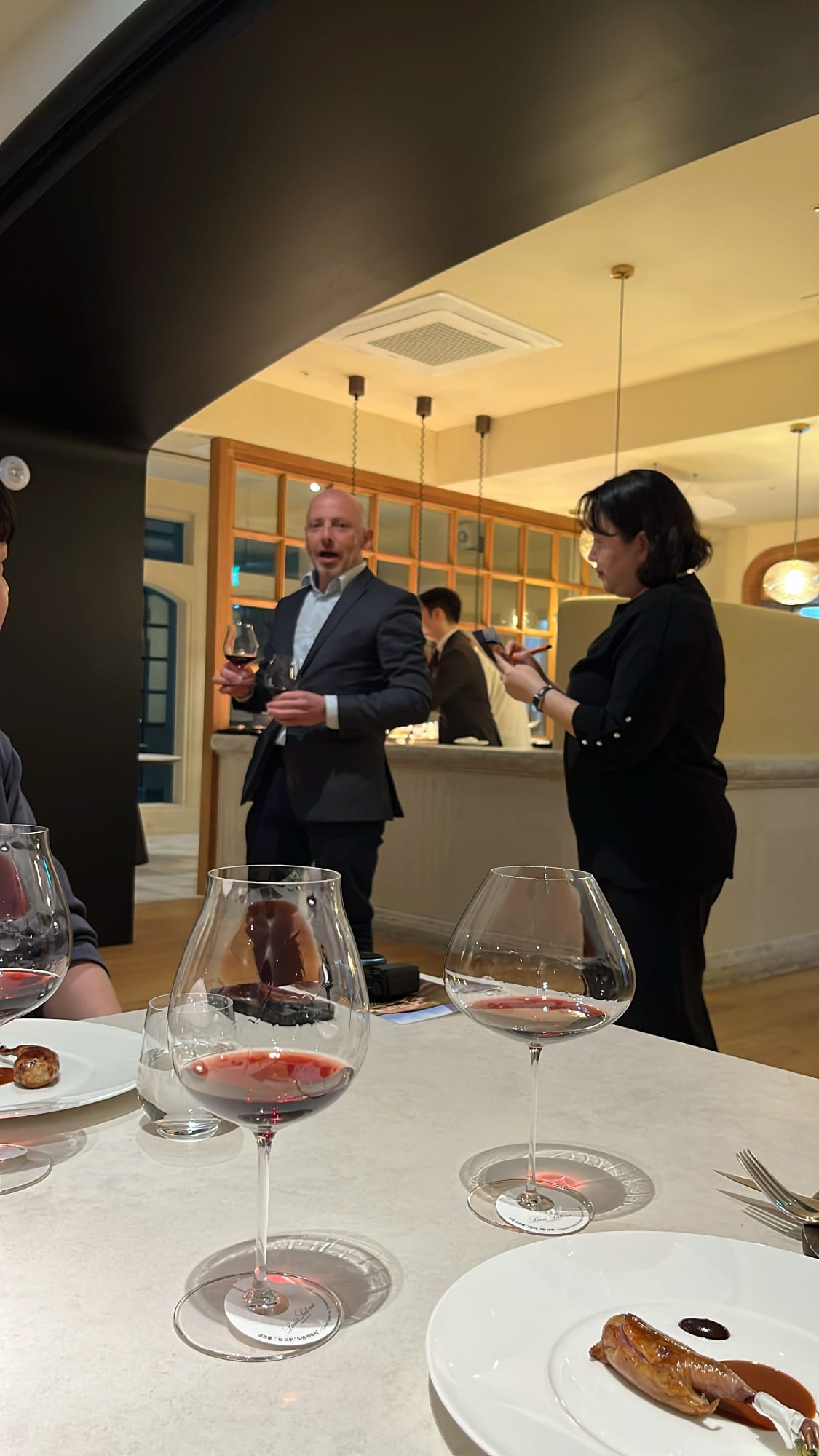 Wine ambassador presenting Burgundy vintages at Ramsey Busan