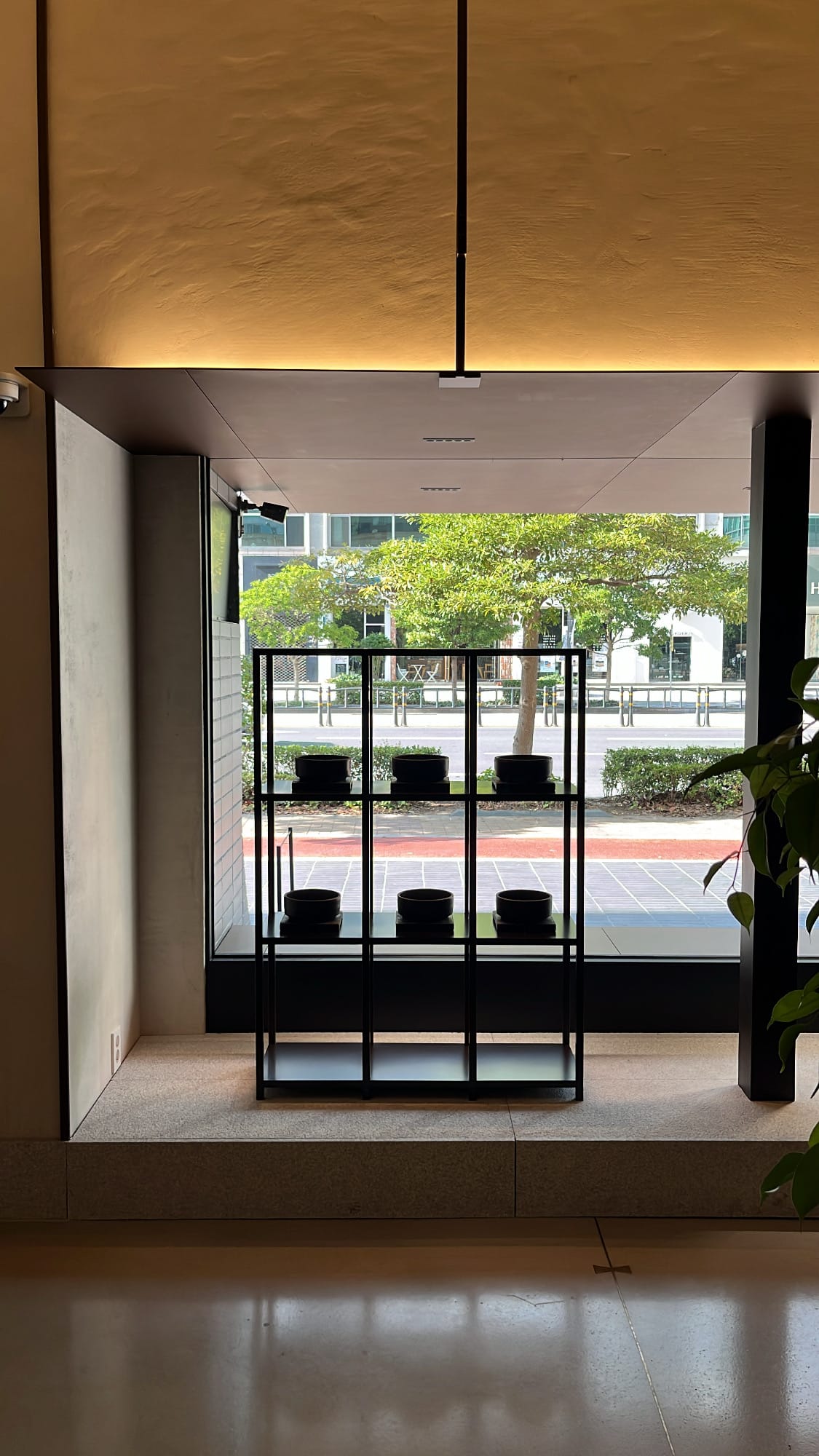 Traditional black Korean soup bowls showcased on minimalist shelf at Geodae Gomtang Busan