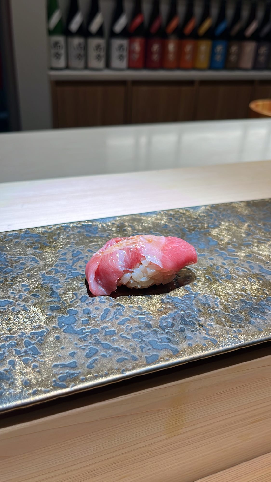 ซูชิโอโทโรจากปลาทูน่าเนื้อมันๆ ที่ร้าน Sushi Nee Busan